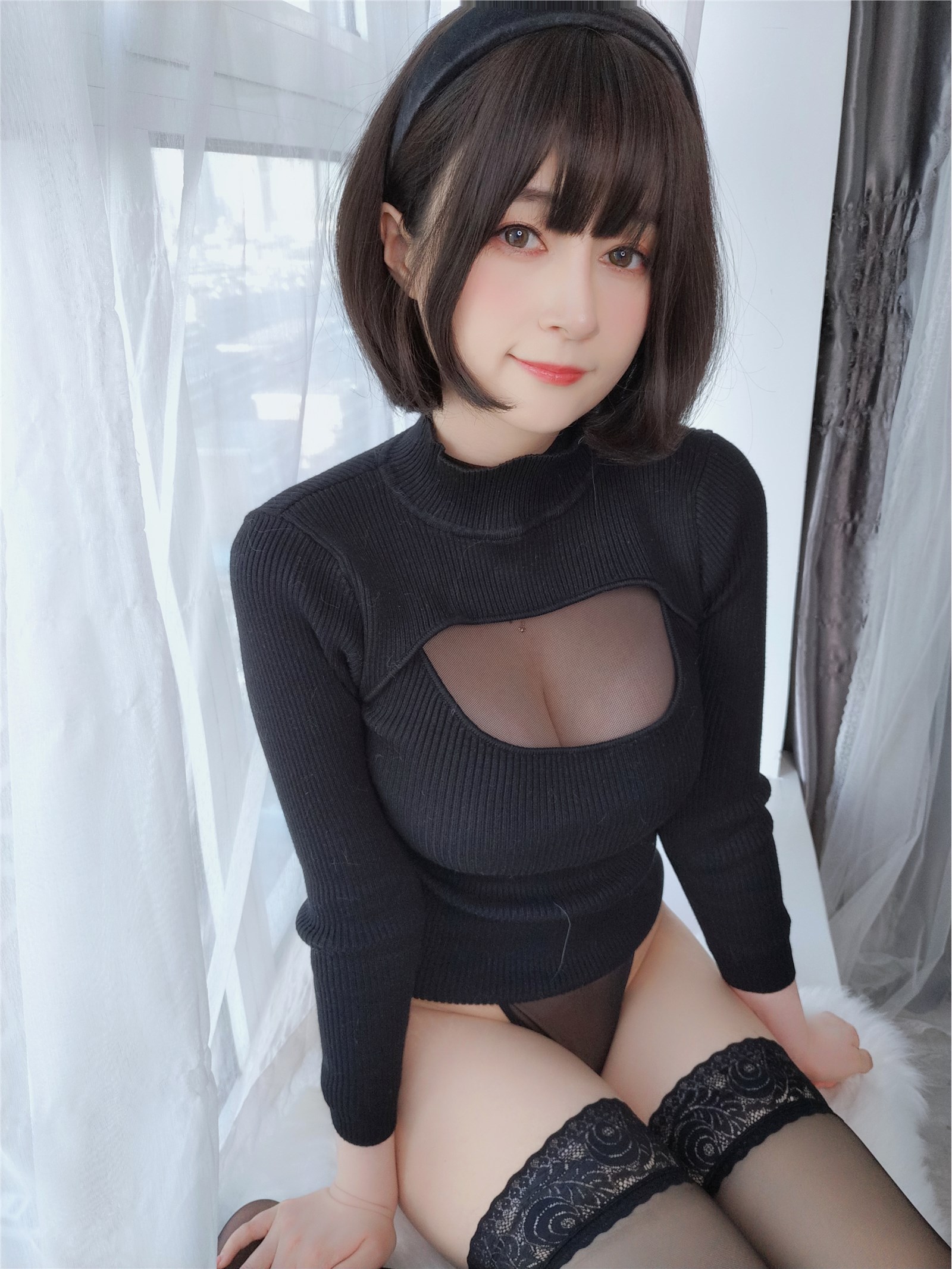 Silver 81 NO.095 April 2022 Fantia [20220424] Black transparent jumpsuit under sweater(10)